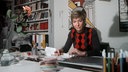Carmen Thomas, aufgenommen im Januar 1973 an ihrem Schreibtisch. Als erste Frau wird die 26-jährige Journalistin am 3. Februar 1973 das bislang von Männern dominierte ZDF-Sportstudio moderieren.