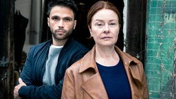 nne Marie Fuchs (Lina Wendel) und Youssef El Kilali (Karim Cherif) verlassen das Haus, in dem sie nach Annes verschwundenen Sohn Florian gesucht haben.