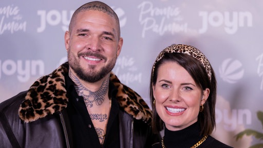 Die Schauspieler Pia Tillmann und Zico Banach