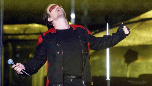 U2-Sänger Bono Vox bei Konzert, 2005