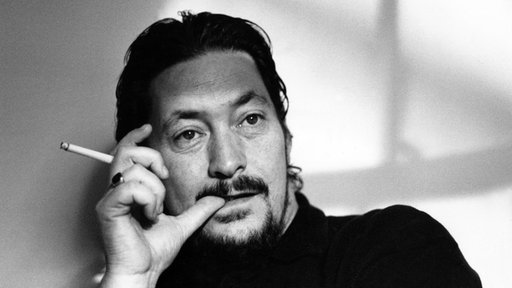 Chris Rea 1992 nachdenklich mit Zigarette in der Hand