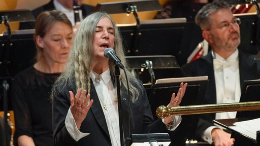 Patti Smith singt bei der Literaturnobelpreisverleihung für Bob Dylan 2016