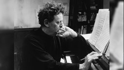 Philip Glass bei den Dreharbeiten zum Film "The Hours"