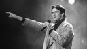 Schwarz-weiß Bild von Spandau Ballet-Sänger Tony Hadley im November 1984 in Thommys Popshow extra (ZDF) in der Dortmunder Westfalenhalle. 