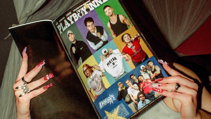 Das Albumcover von PATINA Records: zwei Hände mit langen Fingernägeln halten ein Magazin mit der Aufschrift "Playboinnen". Darunter Bilder der Künstler von PATINA Records.