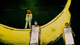 Stacyian Jackson, Lukas von der Lühe, Abenaa Prempeh (v. li.) auf der Bühne im Schauspielhaus Bochum.
