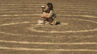 Devrim Lingnau als Maria Reiche im Film "Maria Reiche – Das Geheimnis der Nazca-Linien"