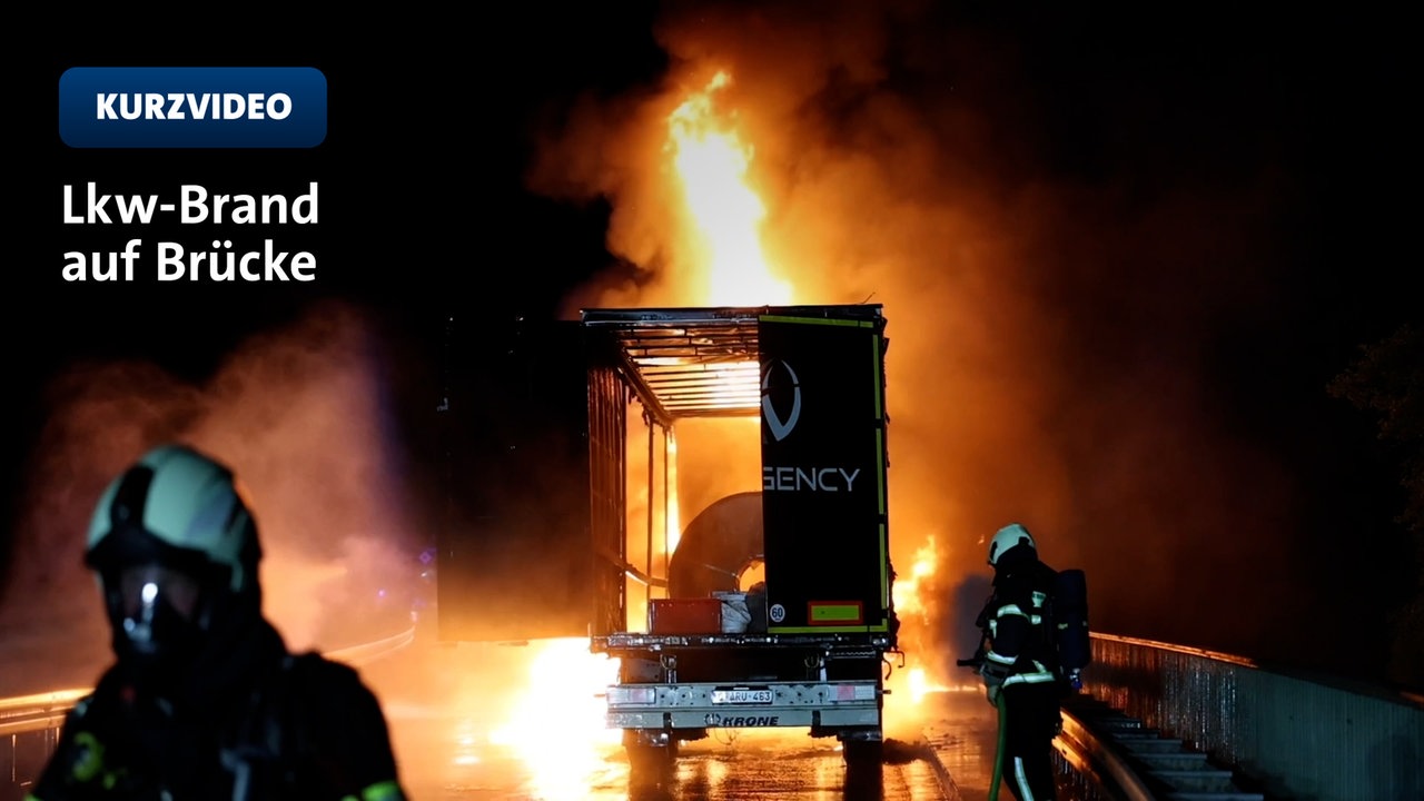  Großeinsatz in der Nacht: Lkw geht auf Brücke in Flammen auf  | Video | Tn