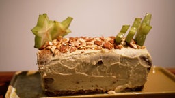 Auf dem Bild ist der fertige Nusskuchen zu sehen. 