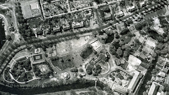 Schwarzweiß-Luftaufnahme des Zoos Münster am alten Standort