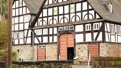 Ein Fachwerkhaus im Freilichtmuseum Detmold von außen.