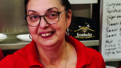 Suzana Atanascovic lächelt in die Kamera.