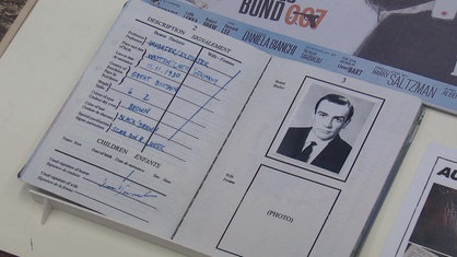 Eine Replik des Ausweises von James Bond aus dem Film "Liebesgrüße aus Moskau", neben Geburtsort steht "Wattenscheid/Germany"