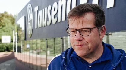 Nahaufnahme von Thomas Spiegel. Er lächelt.