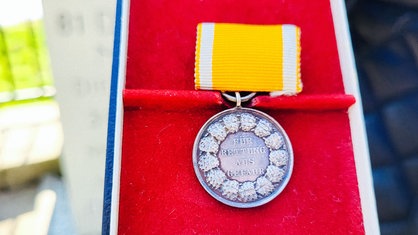 Eine Medaille mit der Prägung: Rettung aus Gefahr
