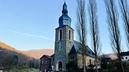 Die Lenne Kirche von außen.