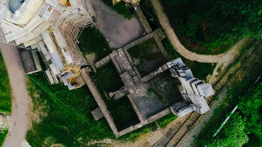 Die Ruine der Burg Hardenstein in Witten von oben