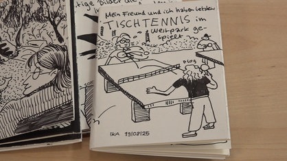 Ein Sketch von Ika Sperling mit der Überschrift "Mein Freund ind ich haben letztens Tischtennis im Westpark gespielt". Auf der Zeichnung sind zwei Personen an einer Tischtennisplatte zu sehen. 