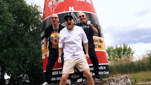 Felix Harrer und Right Said Fred tanzen zum neuen Song