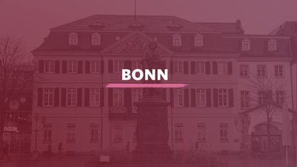 Das Postamt am Münsterplatz in Bonn. Darauf der Schriftzug "Bonn"