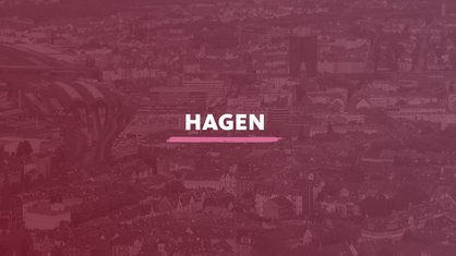 Der Blick von oben auf die Stadt Hagen. Darauf der Schriftzug "Hagen".