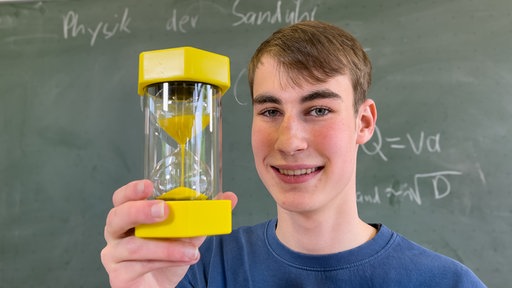 Tim Kammel aus Lemgo ist mit seinem Sanduhr-Projekt erfolgreich beim Wettbewerb Jugend forscht 