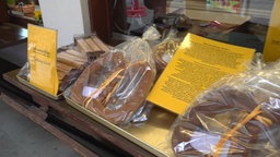 Die Auslage vor dem Kiosk mit Bergischem Zwieback und Burger Brezel
