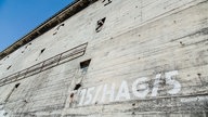 Auf einer Außenwand des Bunkermuseums in Hagen steht "15/Hag/5".