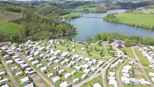 Der Listersee und der Campingplatz Gut Kalberschnacke von oben