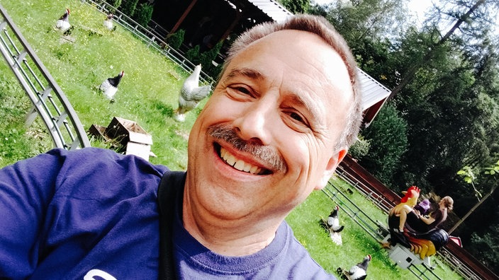 Jürgen Nießen auf einem Selfie in einem Freizeitpark
