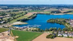Die Xantener Südsee bietet einen Badesee, ein Freizeitareal sowie eine Marina an