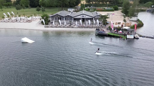 Wasserski fahren auf dem Effelder Waldsee