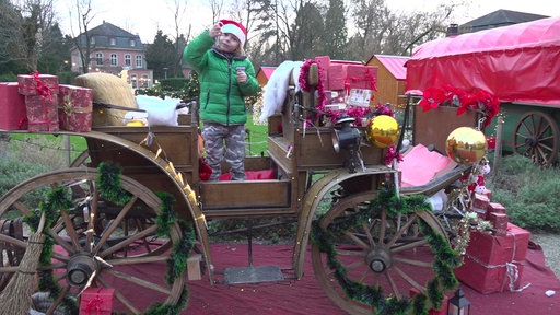 Kind auf Nikolausschlitten