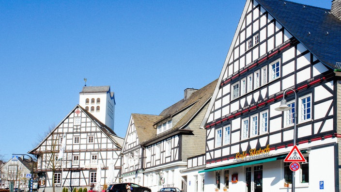 Eine Szenerie aus der Schmallenberger Altstadt mit ihren Fachwerkhäusern.