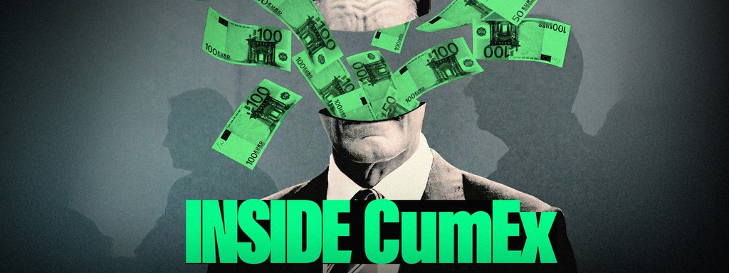 Ein Banker aus dessen Kopf Geldscheine fliegen, darüber der Podcast-Titel "Inside CumEx". 