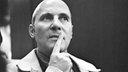 Das Beitragsbild des WDR 3 Musikporträt "H.W. Henze: Gepflasterte Wege eines Komponisten" zeigt ein Porträt von Hans Werner Henze.