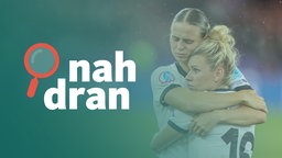 Clara Bühl und Linda Dallmann umarmen sich nach dem Ausscheiden aud der EM. Rechts das Logo von nah dran.