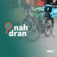 Drei Fahrräder von großen Essenslieferanten. Links das Logo von nah dran.