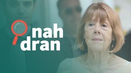 Das Bild zeigt Gisèle Pelicot, die entschlossen guckt. Daneben das Logo vom Podcast nah dran. 