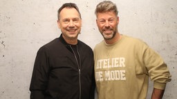 Sebastian Fitzek mit WDR 2 Moderator Johannes Simon