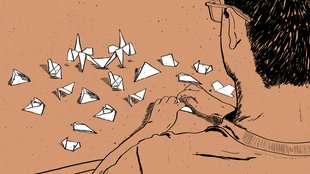 Hapke faltet Papierfiguren
