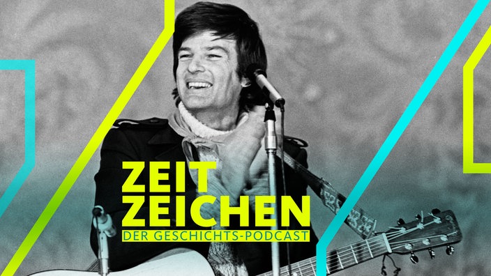 Der US-Musiker Dean Reed mit Gitarre am Mikrofon