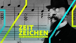 Der französische Komponist und Pianist Erik Satie vor einem Notenblatt