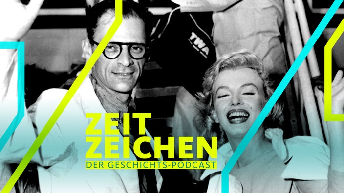 Marilyn Monroe und Arthur Miller winken vor einem Flugzeug der Presse zu