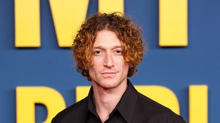 Daniel Donskoy bei der Premiere von "Call My Agent" in Berlin.