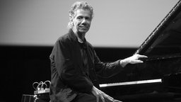 Der Pianist Chick Corea.