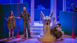 Theaterinszenierunt "The Lottery" am Theater Essen: (v.l.) Lene Dax, Mathias Znidarec, Slivia Weiskopf, Statist. (Hinten, v.l.) Alexey Ekimov, Ines Krug, Mansur Ajang