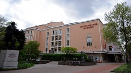 Außenansicht der Deutschen Oper am Rhein, Düsseldorf.