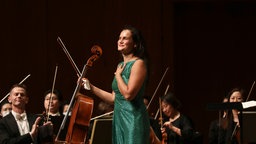 Die Cellistin Raphaela Gromes während eines Konzerts in Hong Kong.