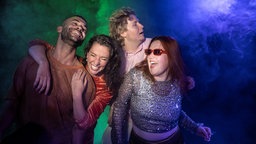 "The Drop" am Düsseldorfer Schauspielhaus, auf dem Bild Cem Bingöl, Eva Maria Schindele, Felix Werner-Tutschku, Hannah Joe Huberty